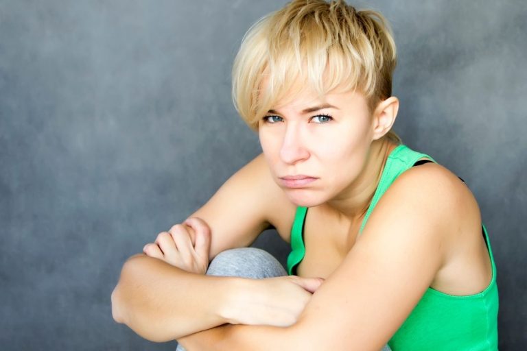 5 alimentos perfeitos para acabar com o mau humor 1 pessoa de mau humor