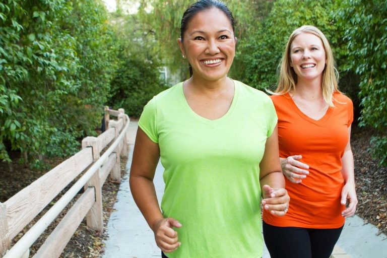 5 truques para emagrecer fazendo caminhada que funcionam; confira 1 caminhada