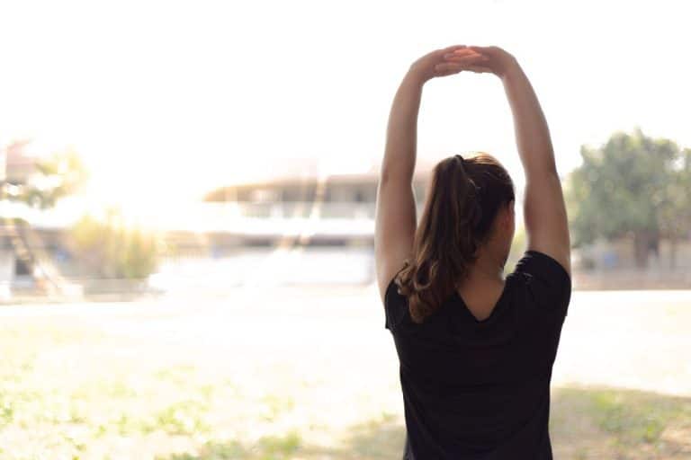 Não é perda de tempo! Veja 10 benefícios do alongamento e faça diariamente 3 alongamento