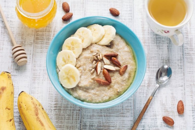 Banana com aveia e canela por que essa combinação é poderosa SaúdeLab