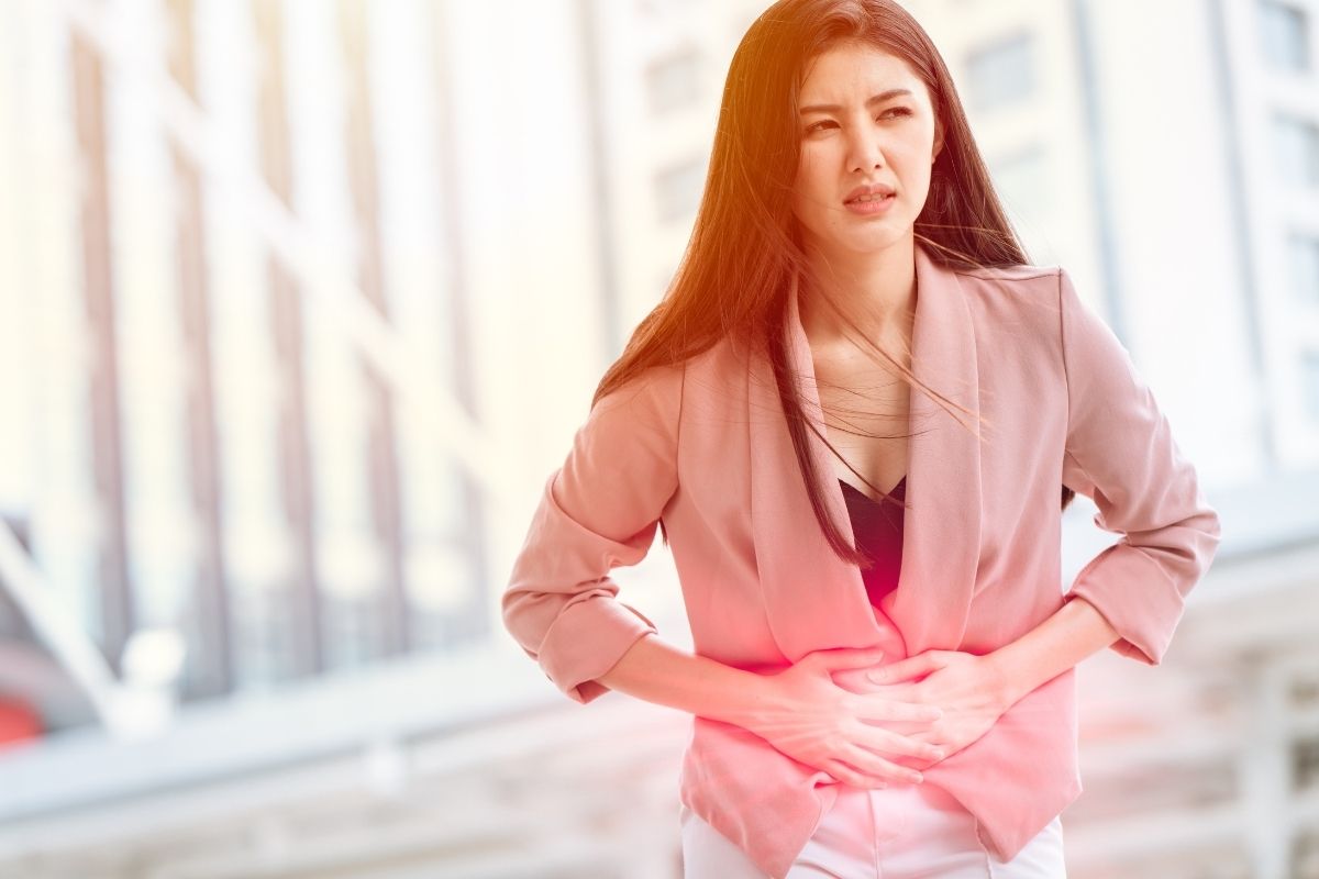 sintomas de cisto no ovário