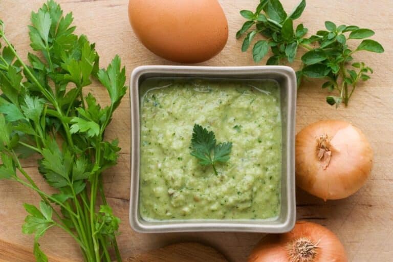 Tempero pronto natural com cebolinha verde; acompanhe esse passo a passo muito simples 1 porção de tempero pronto natural com cebolinha verde