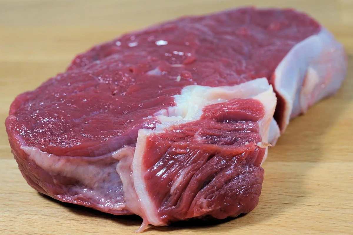 Manuseio de carnes cruas: aprenda 05 cuidados essenciais
