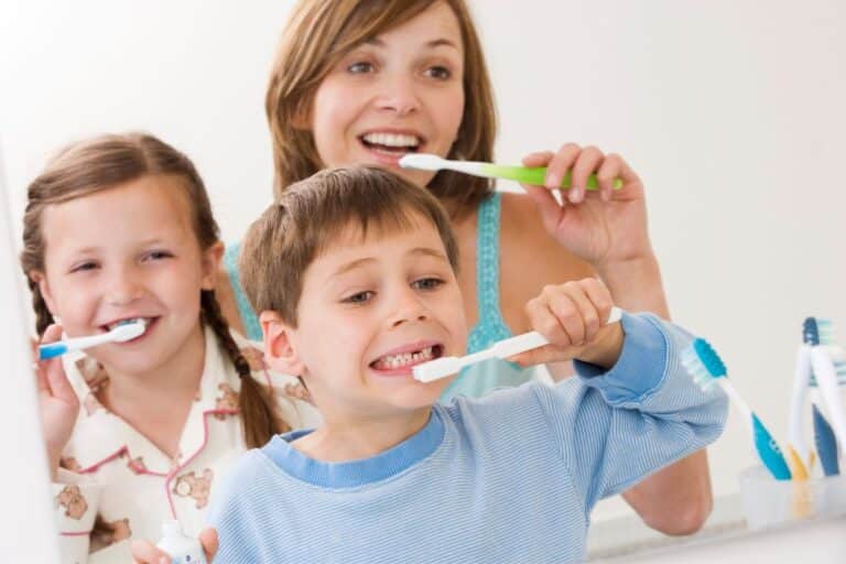 Quanto tempo pode usar a mesma escova de dentes? Saiba a hora certa de trocar e evitar problemas 1 usar escova de dentes
