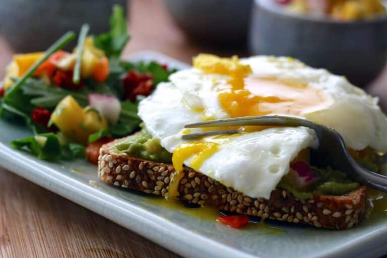 Você gosta de ovo com gema mole? Veja os riscos que você corre com a salmonela 4 ovo com gema mole