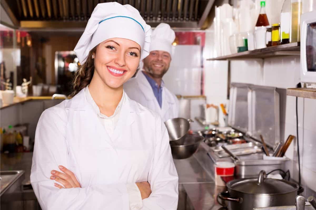 Quais as principais regras de higiene pessoal para os profissionais de cozinha? Confira 1 regras de higiene pessoal de cozinheiros