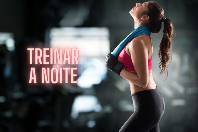 Você prefere treinar à noite? Será que é melhor jantar antes ou depois do treino? Descubra agora 2 mulher sozinha para treinar a noite