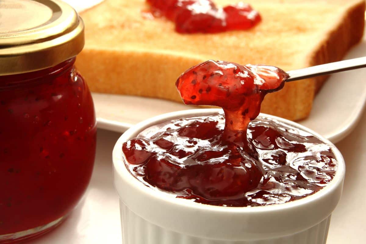 Geleia saudável de frutas vermelhas perfeita para seu lanchinho rápido; aprenda aqui 1 Geleia saudável de frutas vermelhas