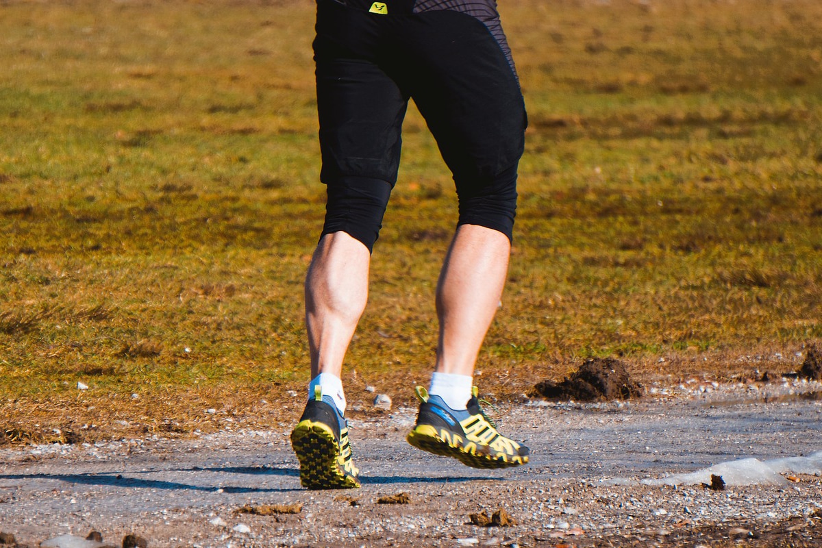 Coceira nas pernas ao correr; o que esse sintoma pode ser?