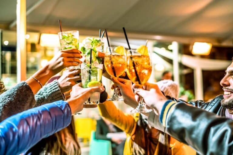 03 drinks pouco calóricos para saborear sem sair da dieta; veja agora como fazer 4 taças de drinks pouco calóricos