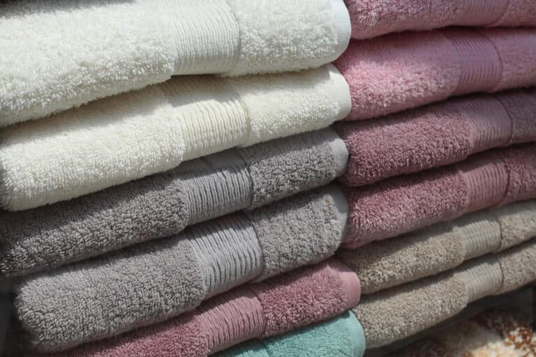 E agora, com qual frequência se deve substituir as toalhas de banho? 7 Com qual frequência se deve substituir as toalhas de banho?