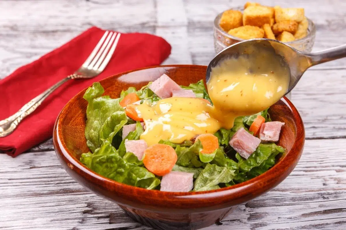 Molho detox para salada: aprenda 3 receitas que vão te ajudar a se manter na dieta