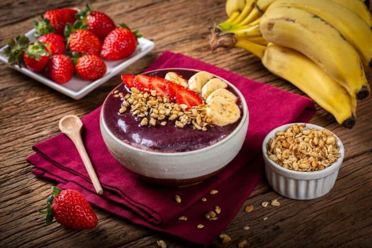 15 alimentos que dão mais energia e disposição; veja lista com as melhores opções 1 mesa com alimentos que dão energia