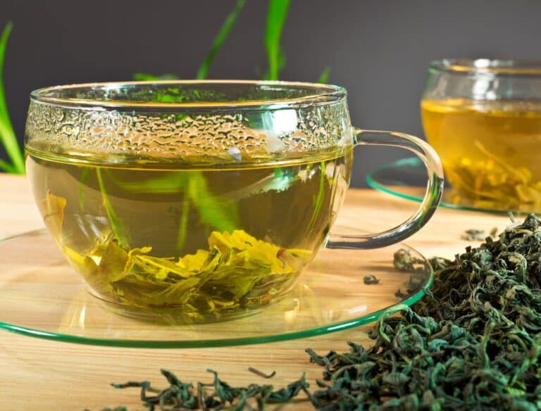 Pode tomar chá de bugre para emagrecer? Entenda a verdade e conheça mais sobre a erva 4 Xícara de chá de bugre