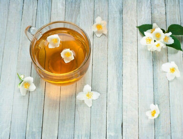 Chá de chapéu-de-couro promove um detox natural; aprenda sobre ele 3 Chá com flores de chapéu de couro