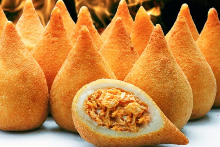 Coxinha assada com batata doce: petisco delicioso, fácil de fazer e mais leve que o tradicional 7 travessa de coxinha assada com batata doce