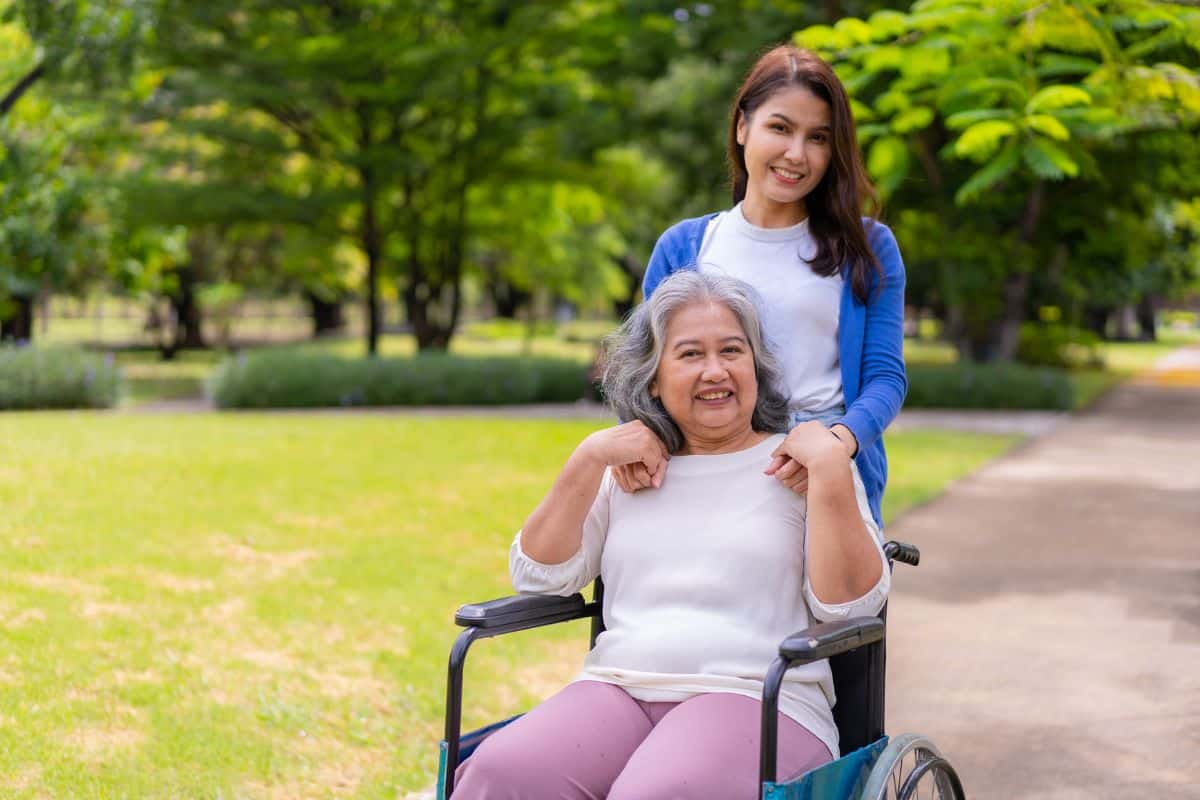 cuidar de parentes idosos cadeirantes