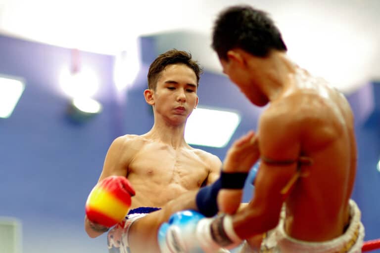 Conheça 5 grandes benefícios de se praticar muay thai: quem pode fazer? 3 treino de muay thai