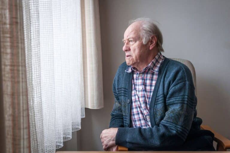 Quais são os primeiros sinais de Parkinson? Não tenha medo de saber 1 idoso com primeiros sinais de Parkinson