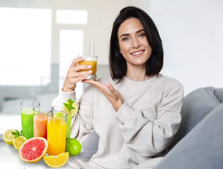 Suco detox para curar ressaca: chega de sofrer porque exagerou no álcool; confira 3 opções 5 mulher tomando suco detox após ressaca
