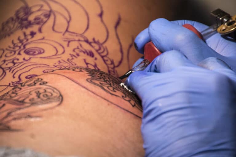 Qual o tempo para a tatuagem cicatrizar totalmente? Confira agora! 5 leva tempo para a tatuagem cicatrizar totalmente?