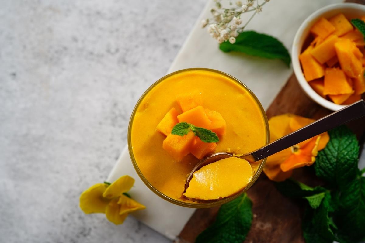 Mousse fit de manga em 3 versões fáceis que vão te deixar com água na boca 3 Mousse fit de manga com frutas