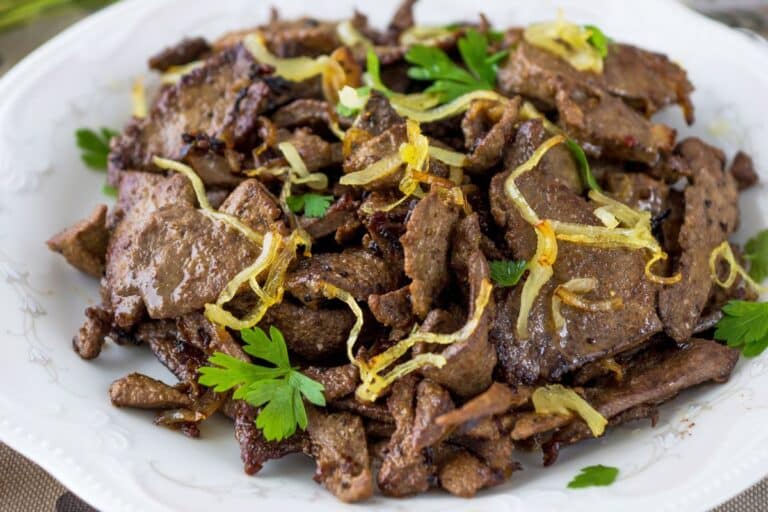 Benefícios do fígado de boi: saiba porque não pode faltar na dieta e quem não pode comer 5 benefícios do fígado de boi