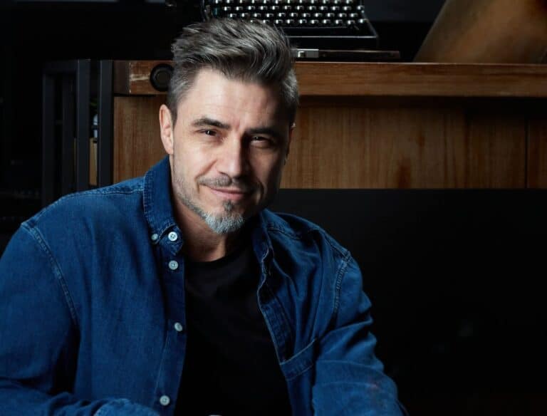 Por que ficamos com os cabelos brancos? Saiba os fatores que influenciam 8 Por que ficamos com os cabelos brancos?