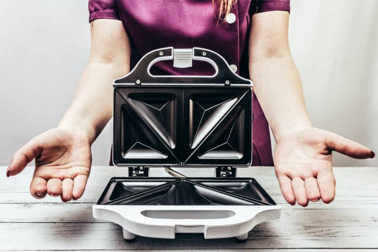 Como limpar sanduicheira corretamente? Veja o passo a passo seguro 2 Como limpar sanduicheira corretamente? Veja o passo a passo seguro