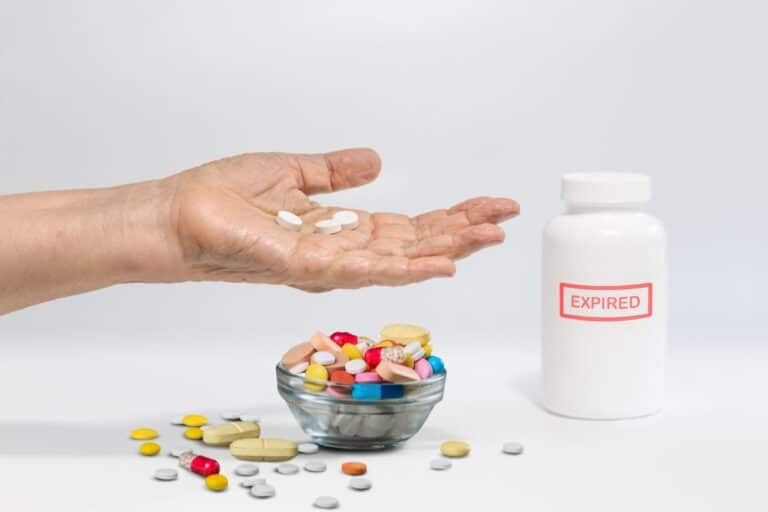 Você sabe como descartar medicamentos vencidos corretamente? Veja aqui 4 descartar medicamentos vencidos