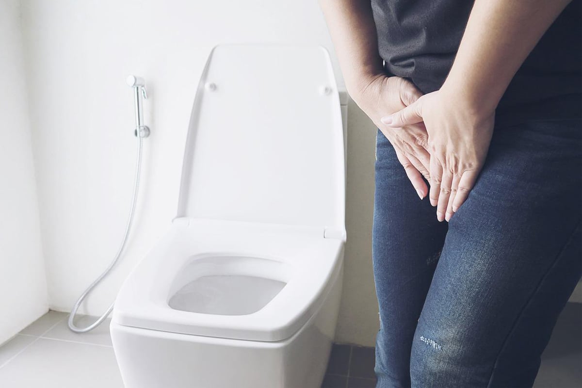 O que é incontinência urinária? O que pode causar? Tem cura?
