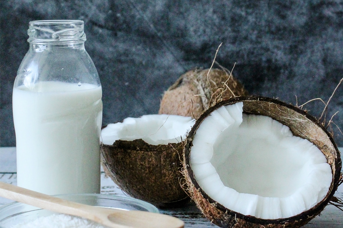 Leite de coco caseiro: saiba como fazer em casa e conheça os benefícios