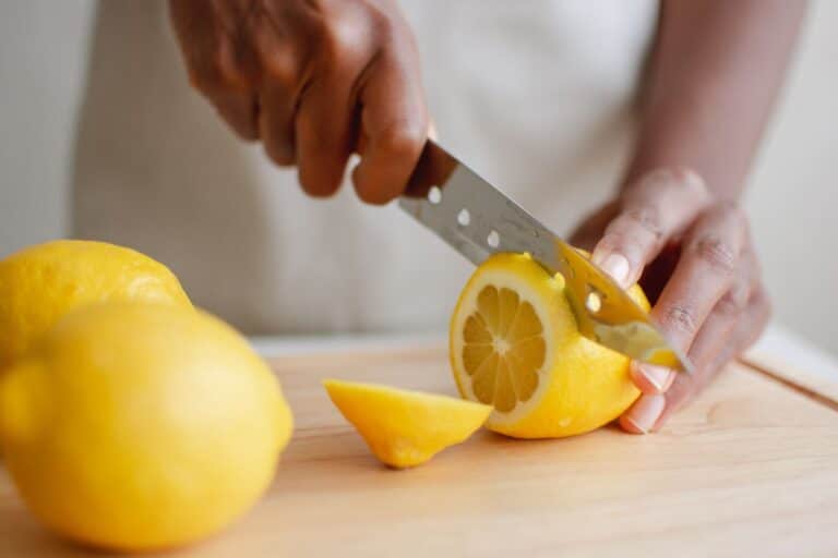 Confira a melhor forma de usar o limão como planta medicinal, ele nunca pode faltar 3 usar limão na cozinha