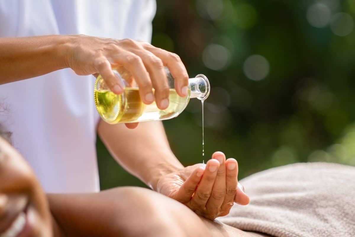 massagens com óleo de copaíba