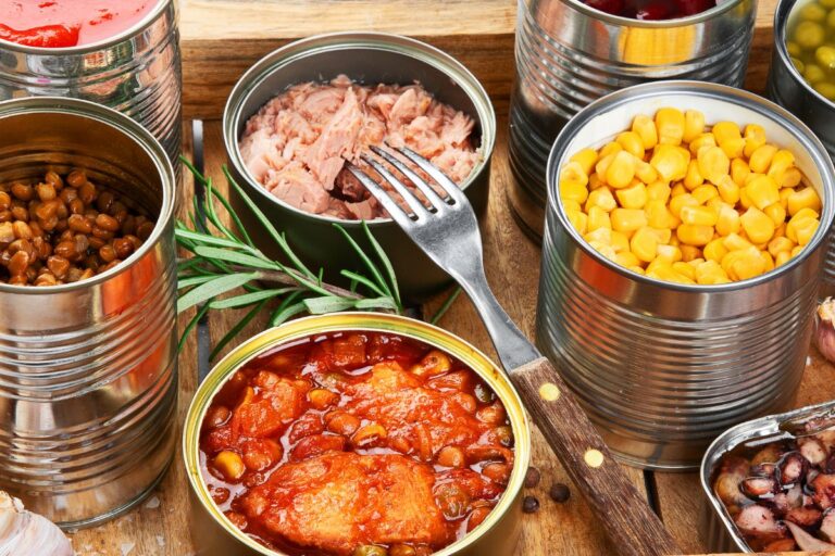 Alimentos enlatados fazem mal para saúde? Saiba dos riscos e como escolher 8 alimentos enlatados