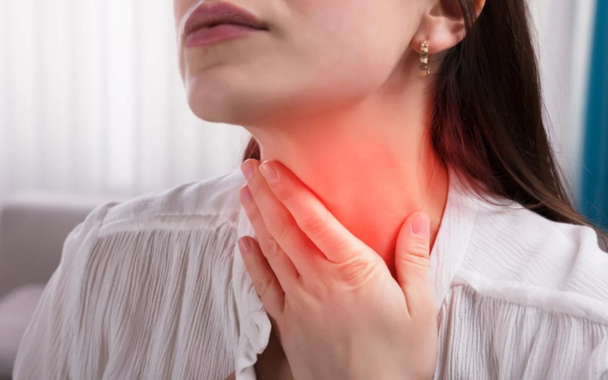 Como aliviar a dor de garganta inflamada