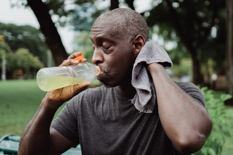 Diferenças entre sudorese e hiperidrose: corra e desvende todas agora 5 Quais são as principais diferenças entre sudorese e hiperidrose?