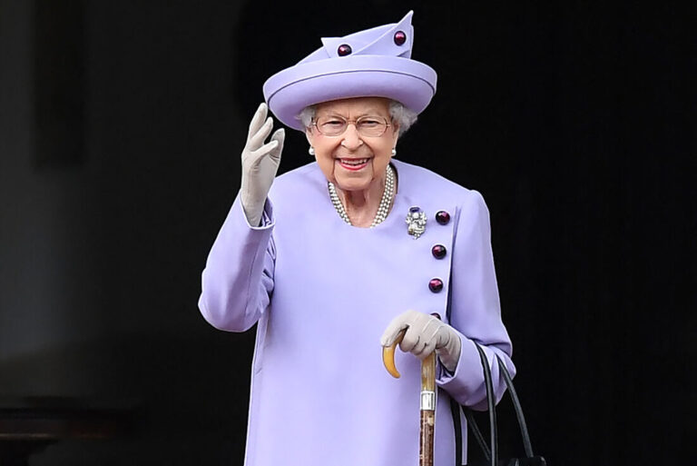 Relembre os famosos que se foram em função da velhice em 2022 3 Rainha Elizabeth
