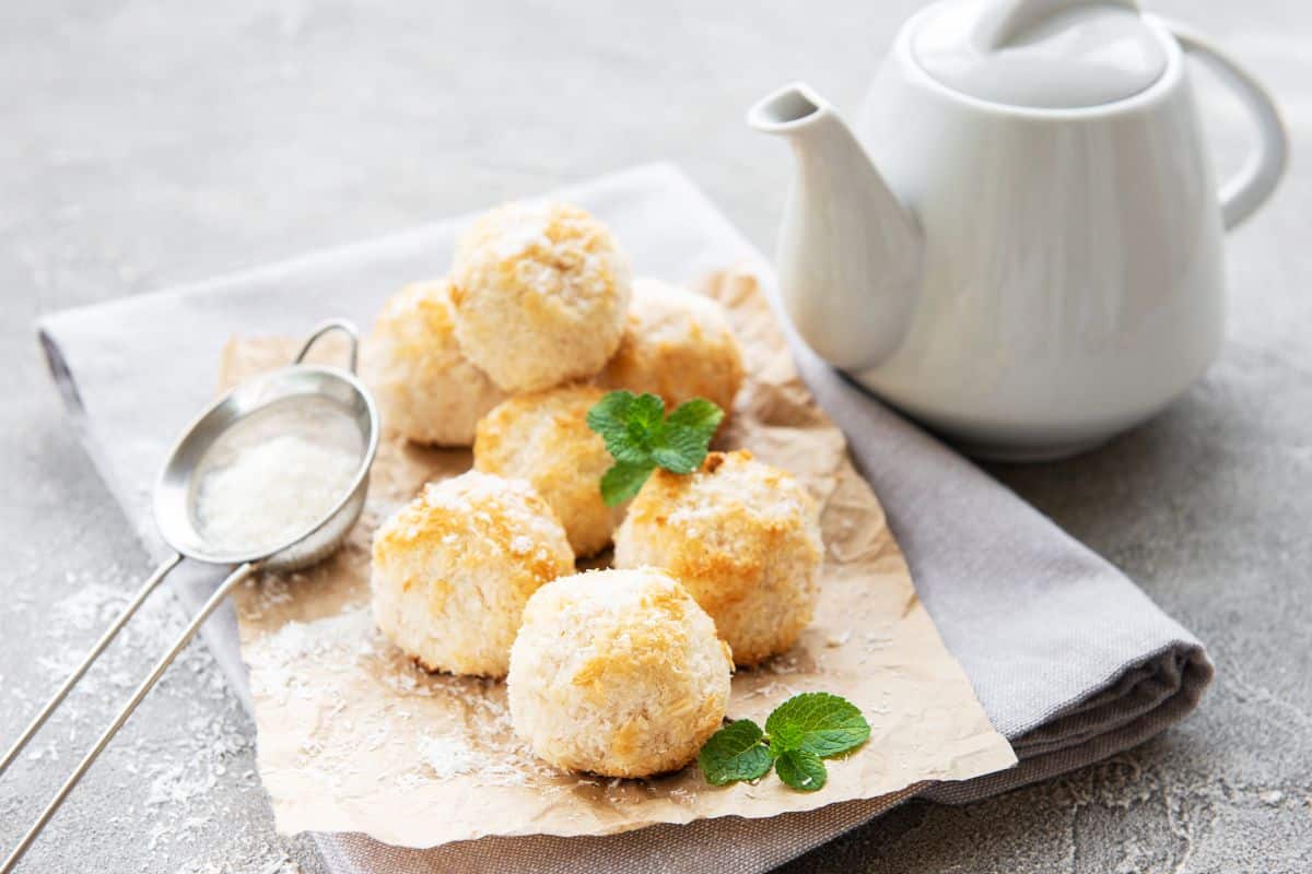 Sequilhos de coco sem glúten e lactose: veja essa receita saudável para o fim de tarde 2 chá com sequilhos de coco