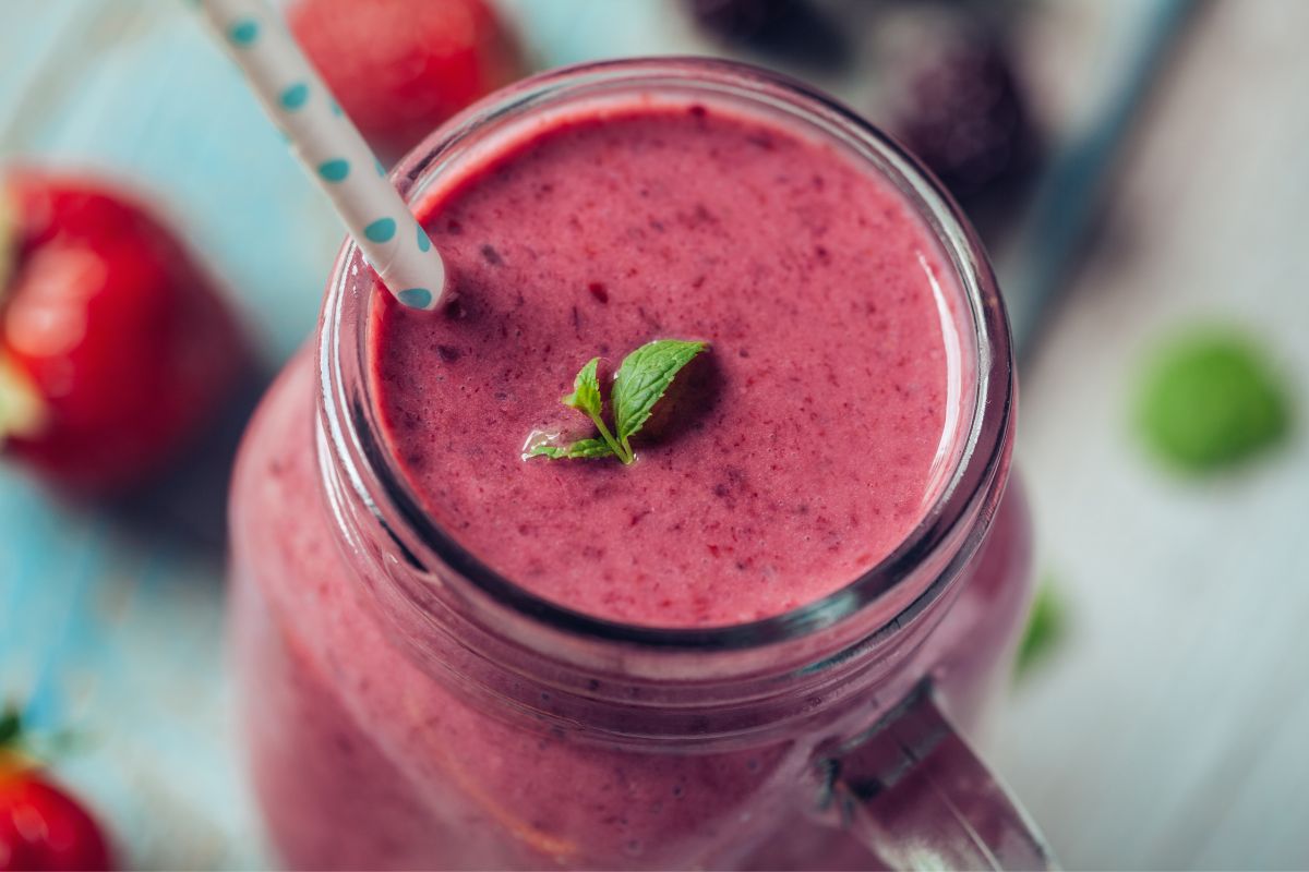 Smoothie termogênico de morango com coco: aprenda a preparar essa receita fantástica 2 Smoothie