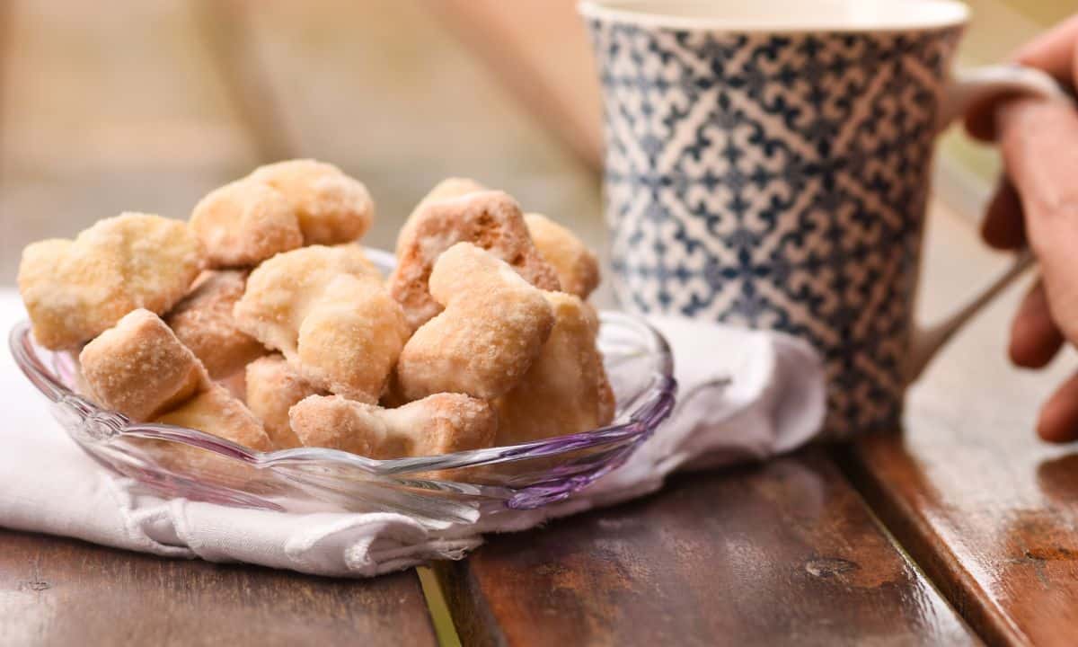 Bolinho assado para o café da tarde: com poucos ingredientes, saudável e muito fácil de preparar 1 Bolinho Assado para o café da tarde.