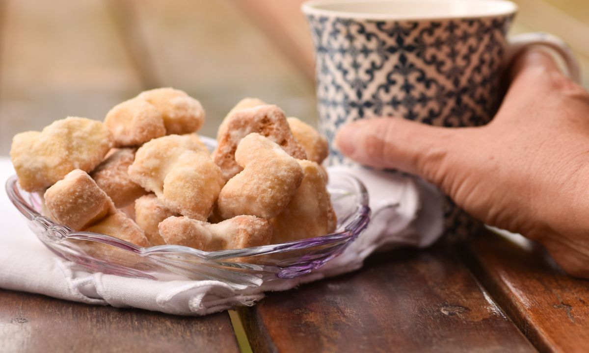 Bolinho assado para o café da tarde: com poucos ingredientes, saudável e muito fácil de preparar 2 Bolinho Assado para o café da tarde.