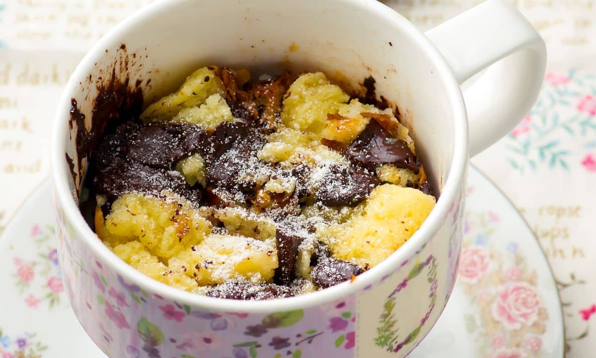 Bolo de cenoura de caneca: com poucos ingredientes e pronto em menos de 5 minutos 1 Bolo de cenoura de caneca