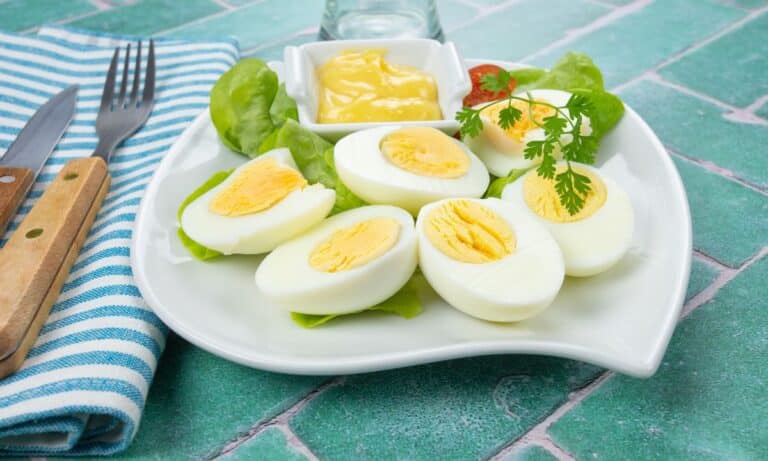 Pode congelar ovo cozido? Descubra a melhor forma de armazenar 6 É possível congelar ovos cozidos?