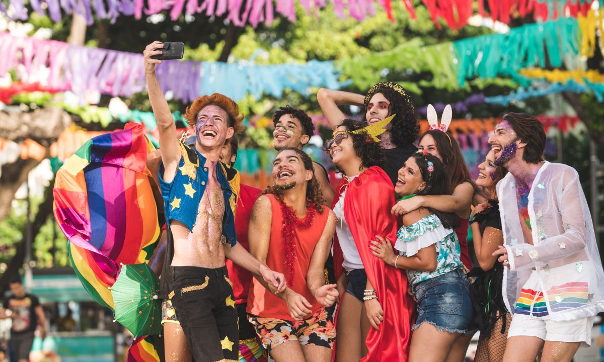 Conheça 11 doenças transmitidas pelo beijo para curtir sua folia com mais cuidado 2 Doenças transmitidas pelo beijo.
