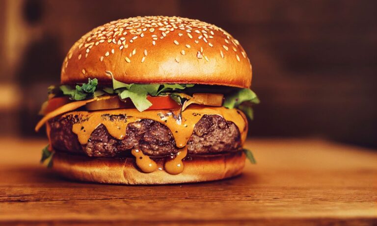 Hambúrguer caseiro artesanal mais saudável: saiba como preparar e armazenar 5 Hambúrguer caseiro artesanal.