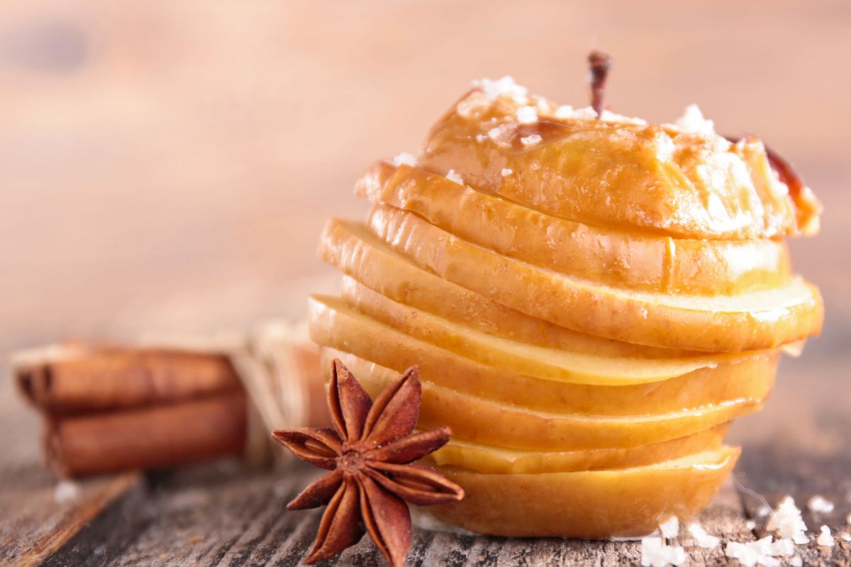 Maçã assada na airfryer: veja como preparar esses chips de maneira muito fácil 1 Maçã assada na airfryer