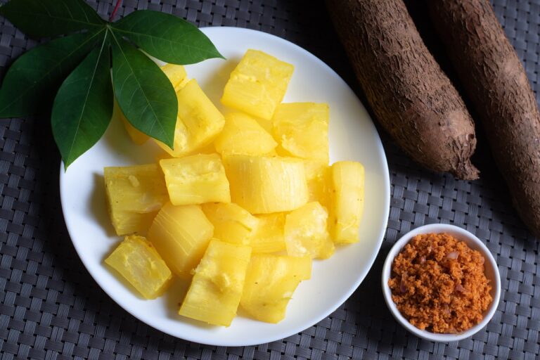 Mandioca: como comprar, armazenar, limpar e preparar para o consumo 3 Veja os benefícios da mandioca