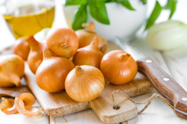 Conheça 13 incríveis benefícios da cebola e não fique mais sem essa hortaliça