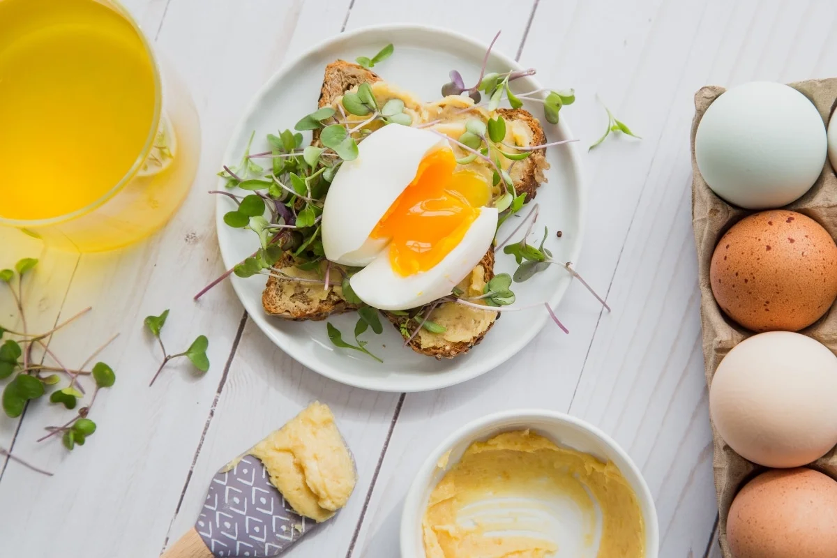 8 benefícios de comer ovos todos os dias comprovados pela Ciência; confira já